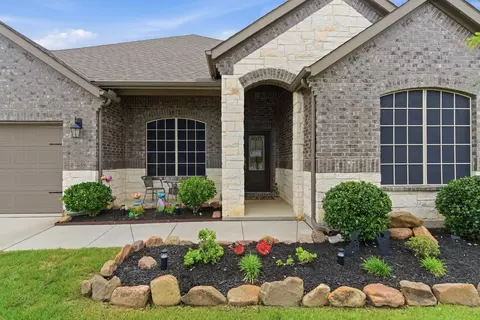 2900 Faro Rd, Aubrey, TX 76227