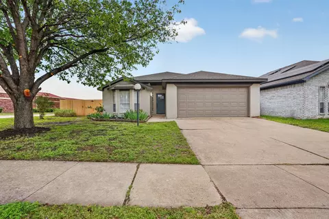 8194 Waterside Trl, Fort Worth, TX 76137