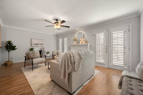 1229 Roaring Springs Rd, Fort Worth, TX 76114