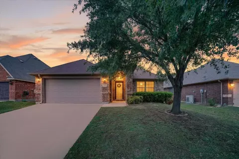 9808 Mullins Crossing Dr, Fort Worth, TX 76126
