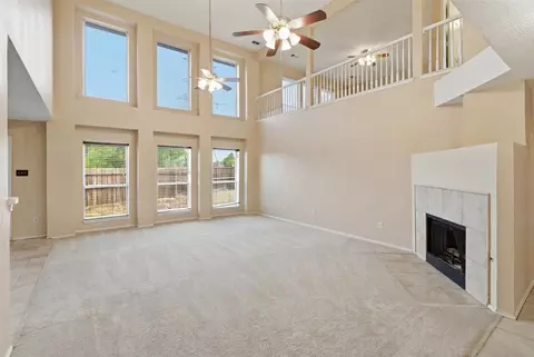 Living - 531 Pecan Leaf Dr, Lancaster, TX 75146 photo 7 of 12