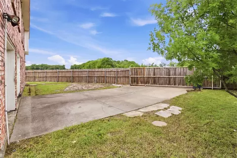 Exterior - 531 Pecan Leaf Dr, Lancaster, TX 75146 photo 3 of 6