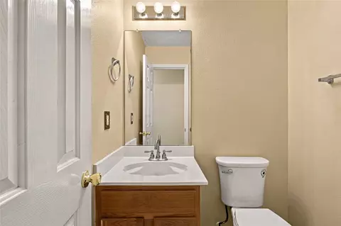 Bath - 531 Pecan Leaf Dr, Lancaster, TX 75146 photo 1 of 4