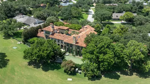 6236 Indian Creek Dr, Fort Worth, TX 76107