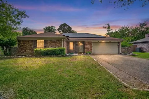 834 S Ridgeway Dr, Cleburne, TX 76033