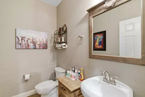 Bath - 1012 Justin Dr, Springtown, TX 76082 photo 7 of 7