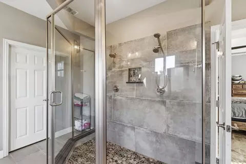 Bath - 1012 Justin Dr, Springtown, TX 76082 photo 3 of 7