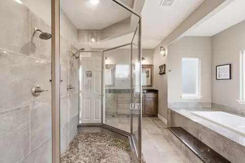Bath - 1012 Justin Dr, Springtown, TX 76082 photo 5 of 7