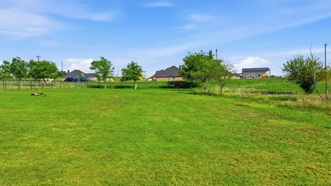 Exterior - 1012 Justin Dr, Springtown, TX 76082 photo 9 of 9