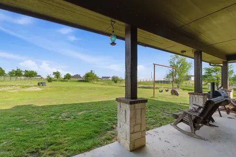 Exterior - 1012 Justin Dr, Springtown, TX 76082 photo 7 of 9