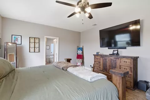 Bedroom - 1012 Justin Dr, Springtown, TX 76082 photo 3 of 7