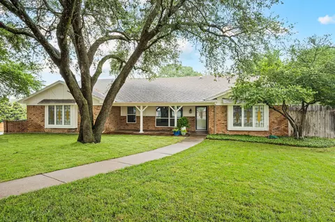 2817 Downing Ct, Bedford, TX 76021
