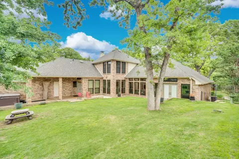 6105 Waterview Dr, Arlington, TX 76016