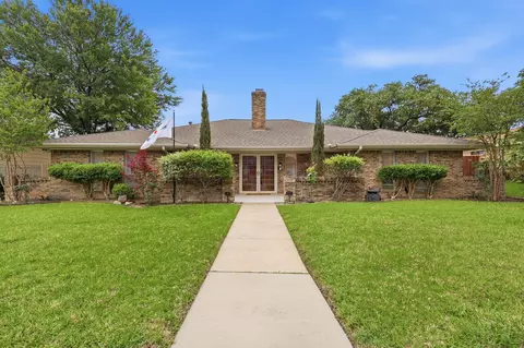 2708 Regal Rd, Plano, TX 75075