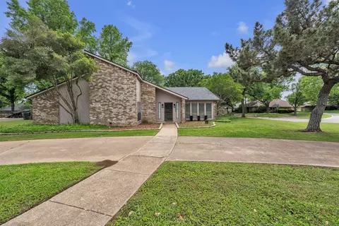 1200 Saint Andrews Ct, Mansfield, TX 76063