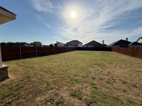 Exterior - 509 Smith Rd, Springtown, TX 76082 photo 5 of 6