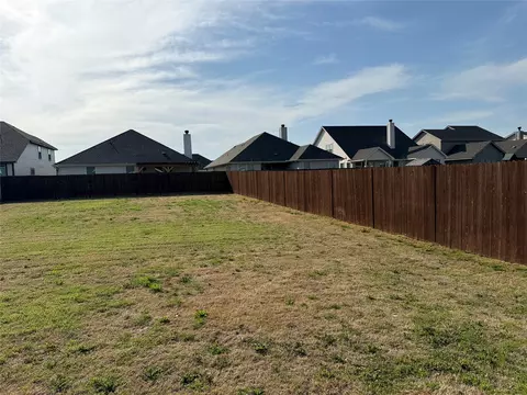 Exterior - 509 Smith Rd, Springtown, TX 76082 photo 6 of 6