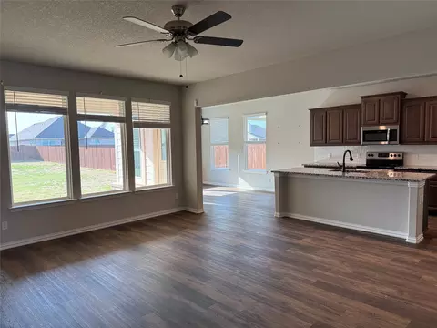 Living - 509 Smith Rd, Springtown, TX 76082 photo 3 of 4