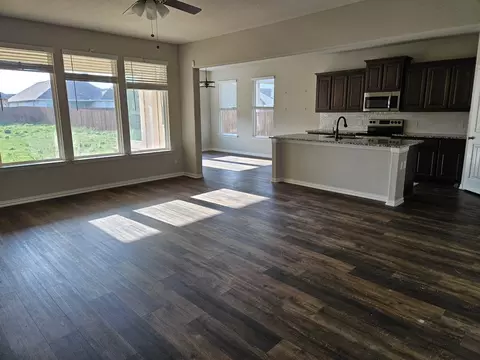 Living - 509 Smith Rd, Springtown, TX 76082 photo 2 of 4