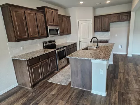 Kitchen - 509 Smith Rd, Springtown, TX 76082 photo 2 of 2