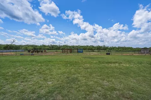 Exterior - 373 Brook Dr, Abilene, TX 79602 photo 3 of 7