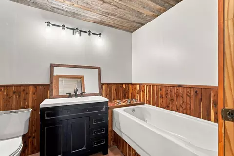 Bath - 373 Brook Dr, Abilene, TX 79602 photo 1 of 5