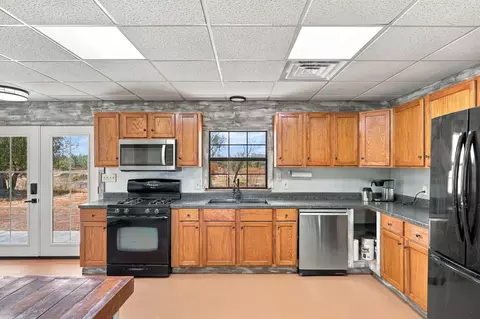 Kitchen - 373 Brook Dr, Abilene, TX 79602 photo 7 of 7