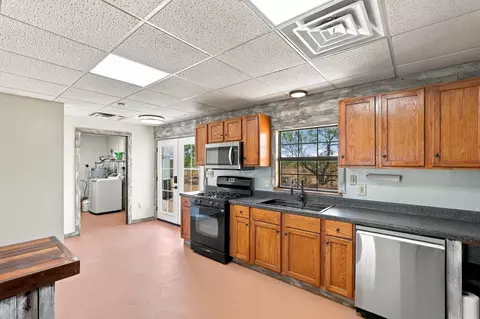 Kitchen - 373 Brook Dr, Abilene, TX 79602 photo 5 of 7