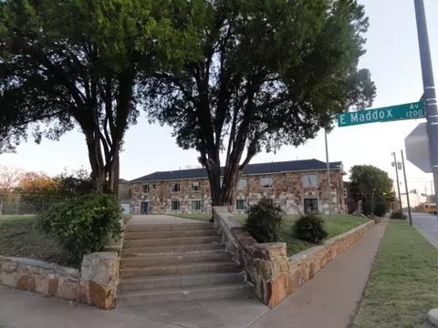 1200 E Maddox Ave, Fort Worth, TX 76104