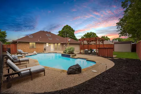 200 Sunny Crest Dr, Murphy, TX 75094
