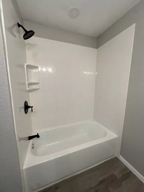 Bath - 3401 Windsor Ave, Waco, TX 76708 photo 2 of 2
