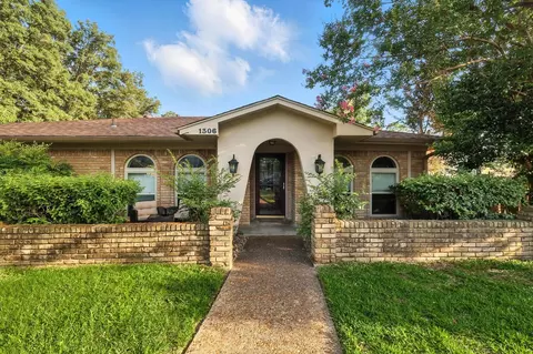 1306 Drexel Dr, Irving, TX 75061