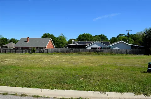 304 Preston Rd, Mabank, TX 75147