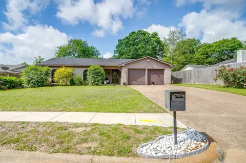 529 Jayellen Ave, Burleson, TX 76028
