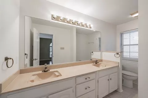 Bath - 702 Jonathan Dr, Euless, TX 76040 photo 6 of 7