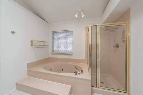 Bath - 702 Jonathan Dr, Euless, TX 76040 photo 3 of 7