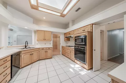 Kitchen - 702 Jonathan Dr, Euless, TX 76040 photo 5 of 5