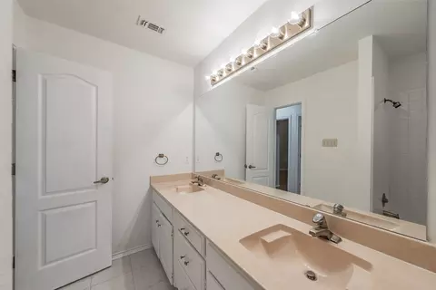 Bath - 702 Jonathan Dr, Euless, TX 76040 photo 7 of 7