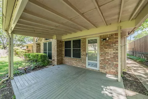 Exterior - 702 Jonathan Dr, Euless, TX 76040 photo 5 of 9