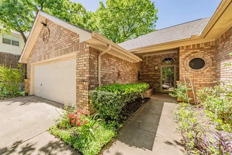 Exterior - 702 Jonathan Dr, Euless, TX 76040 photo 3 of 9