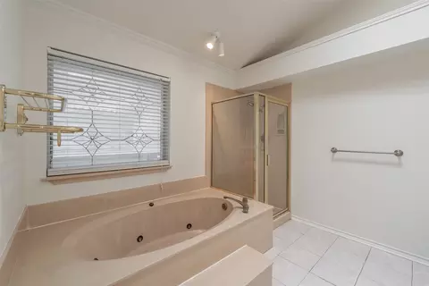 Bath - 702 Jonathan Dr, Euless, TX 76040 photo 2 of 7