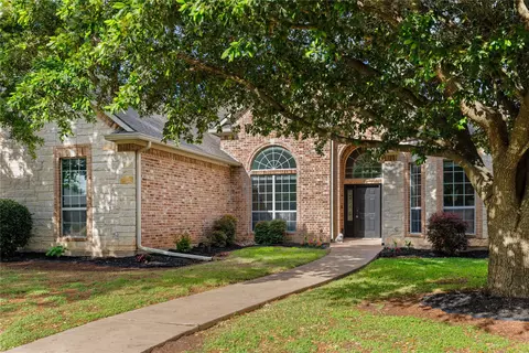 937 Queen Elizabeth Dr, Mcgregor, TX 76657
