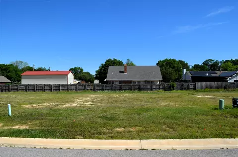 310 Preston Rd, Mabank, TX 75147