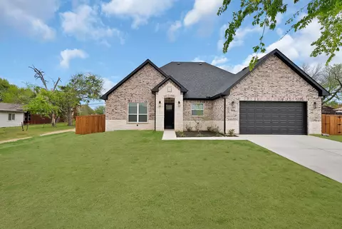 906 N State St, Decatur, TX 76234