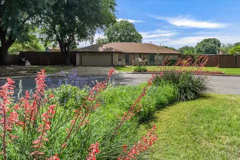 4513 Charles Ct, Benbrook, TX 76116