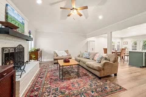 6616 High Lawn Ter, Watauga, TX 76148