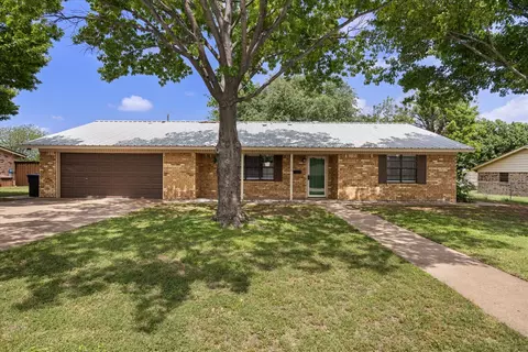 1110 Gifford Dr, Granbury, TX 76048
