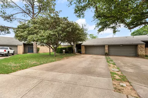 1801 Woodview Ct, Grand Prairie, TX 75050