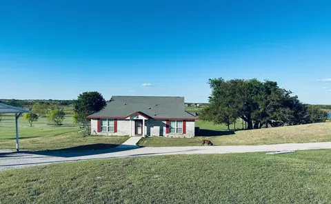 333 Lake Pt, Comanche, TX 76442