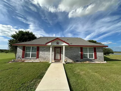 333 Lake Pt, Comanche, TX 76442